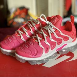 Nike WMNS VAPORMAX PLUS ‘ PINK BLAST’ Size 8