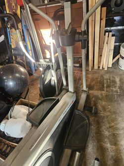 ProForm 395 E Elliptical Cross Trainer - Works Great