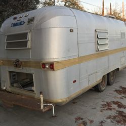 Streamline Duke 25’ Storage Trailer Gutted Project