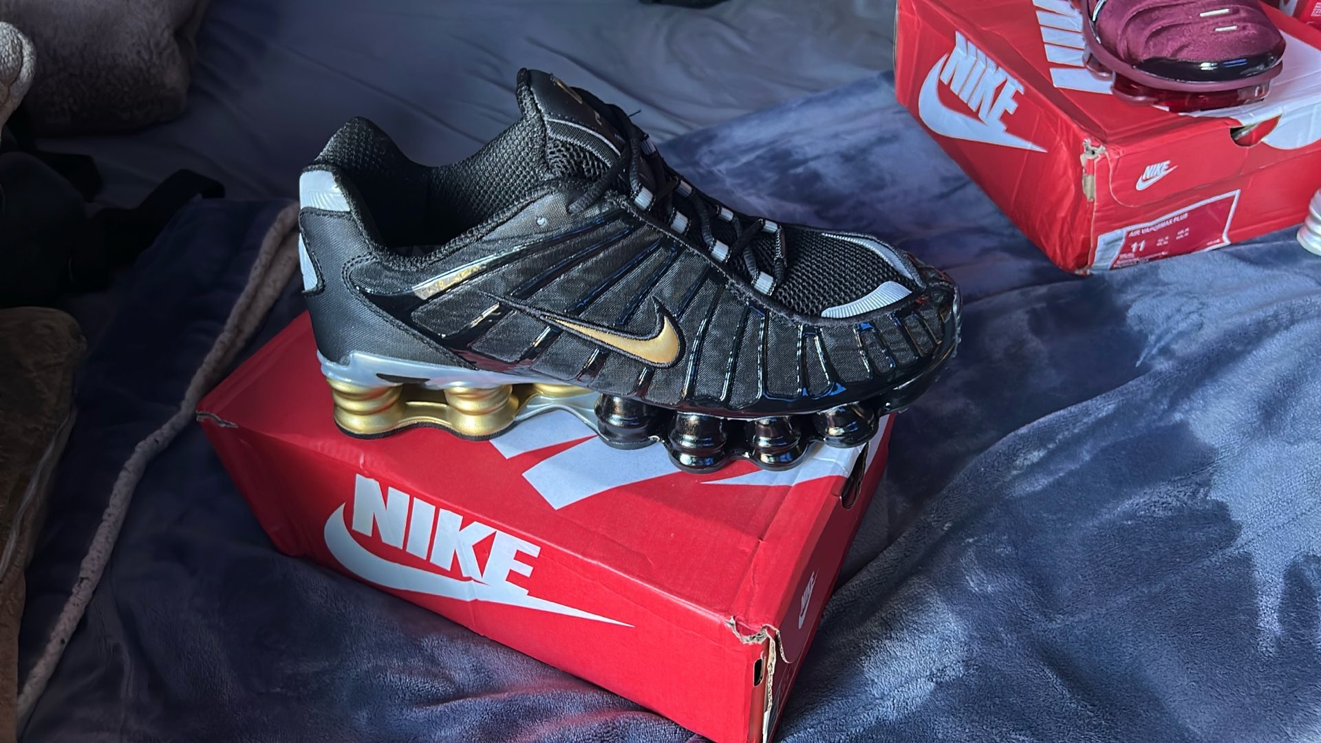 NIKE SHOX TL Blk/Gold Mens size11