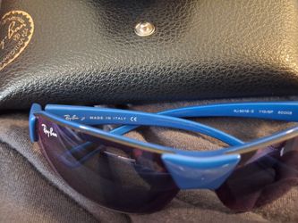 Ray Ban Youth Sunglasses with case new .. genuine Italy made