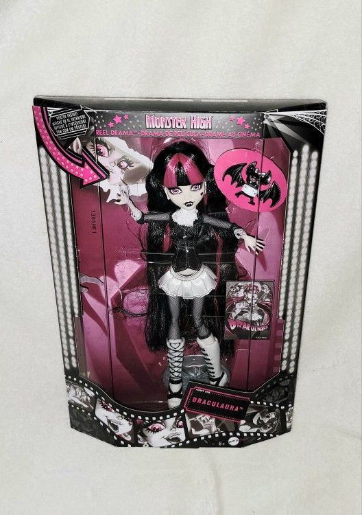 MATTEL MONSTER HIGH DRACULAURA REEL DRAMA BLACK AND WHITE DOLL NEW IN BOX