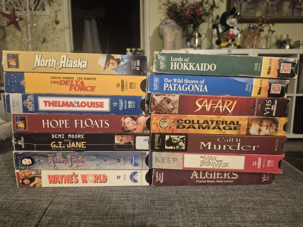 VHS LOT OF 14 MOVIES.