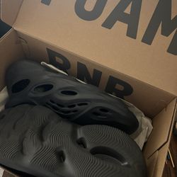 yeezy foam runners 