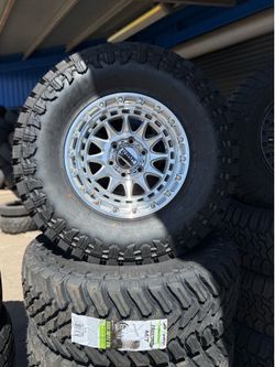 Kmc 556 17x8.5 offset 0 6x139