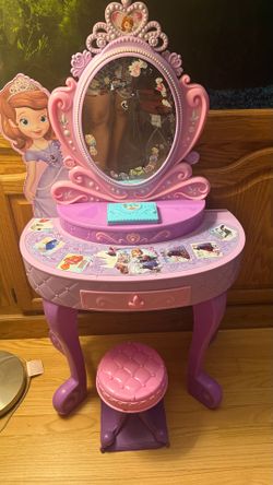 Disney Sofia the First Vanity Playset with Stool sound