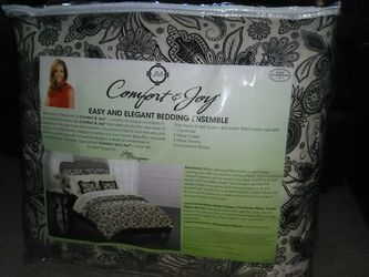 Comforter Set* Bedding Ensemble* New* by Joy Mangano* Full Size*