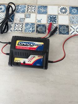 DuraTrax Onyx 200 Peak Charger – Great Working Condition