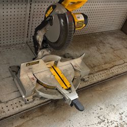 Compound Saw Dewalt 