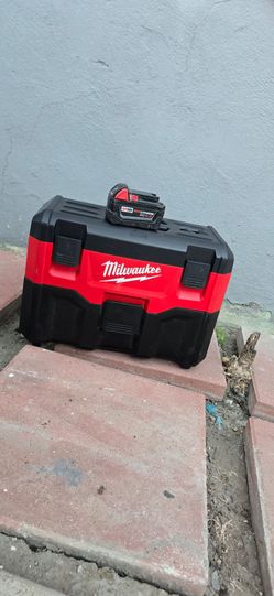 Milwaukee M18 Vacuum