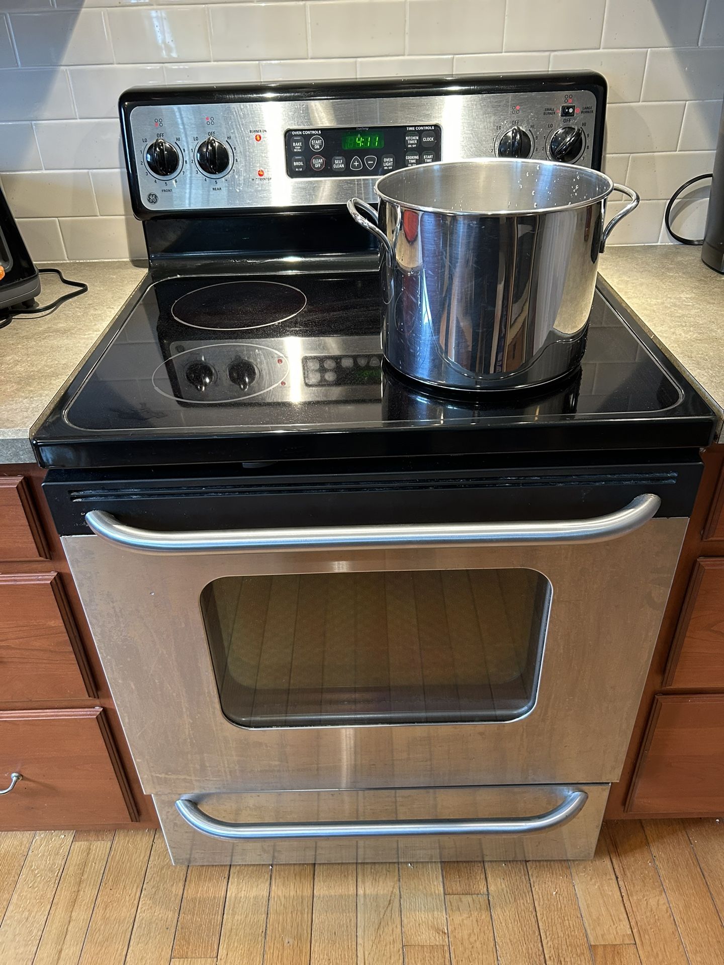 GE Radiant Electric Stove