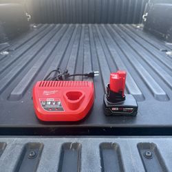 Milwaukee M12 12V Lithium-Ion 4.0 Ah Battery w/Charger