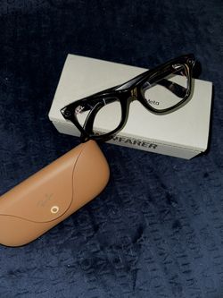 Lmk for Shiny Black wayfarer Meta Glasses, Still is in Great Condition!!