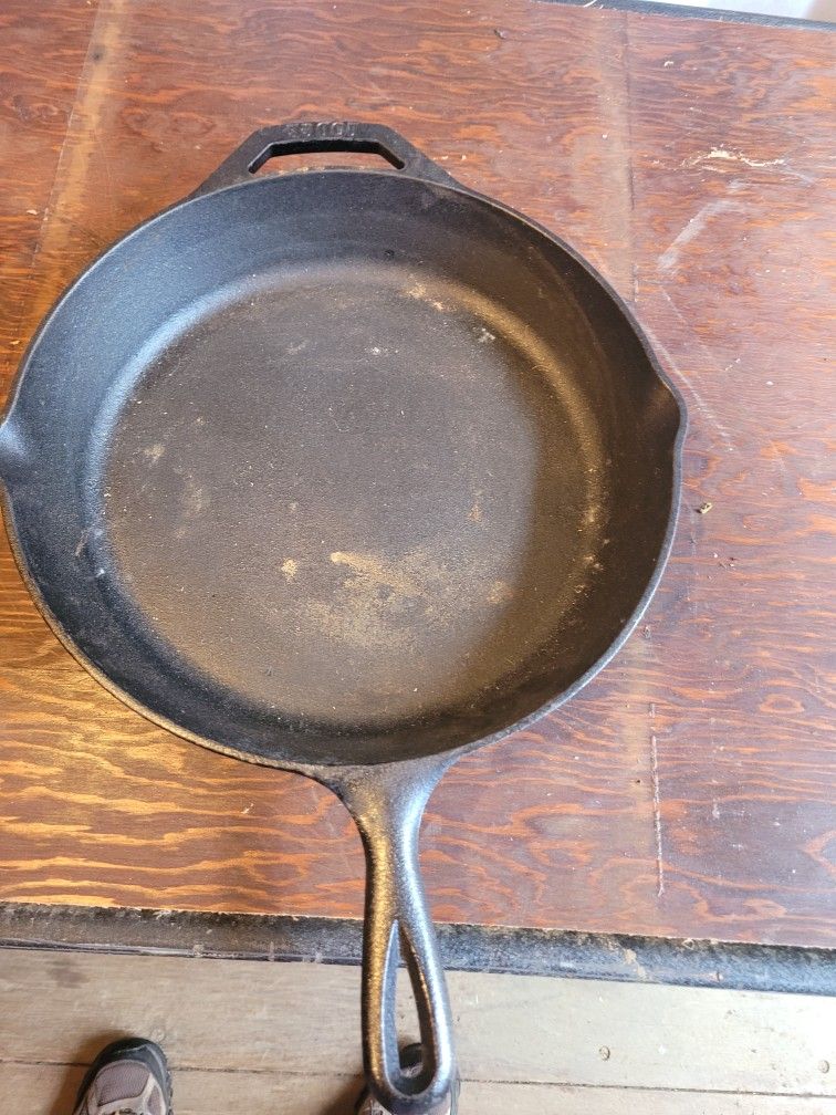 Lodge Cast Iron Skillet 