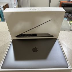 MacBook Pro 2017 With Stand And Wireless Keyboard! 