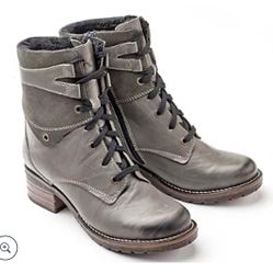 Dromedaris Lace-up Ankle Boots - Kara Suede