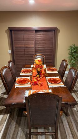 Dining room table set with 6 chairs