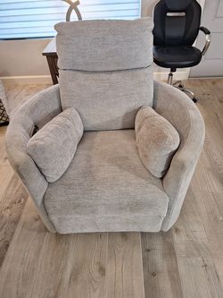 Rayna Dove Swivel Glider/Rocker Power Recliner with USB