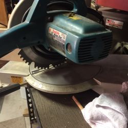 Miter Saw And Positioning Table With Degreese