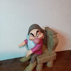 Disney snow white Grumpy owl chair  figures collectibles 