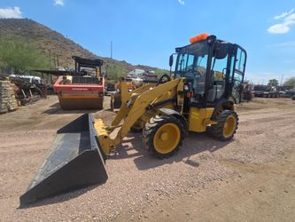 2023 caterpillar 903d loader