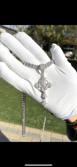 Moissanite Chain And Pendant