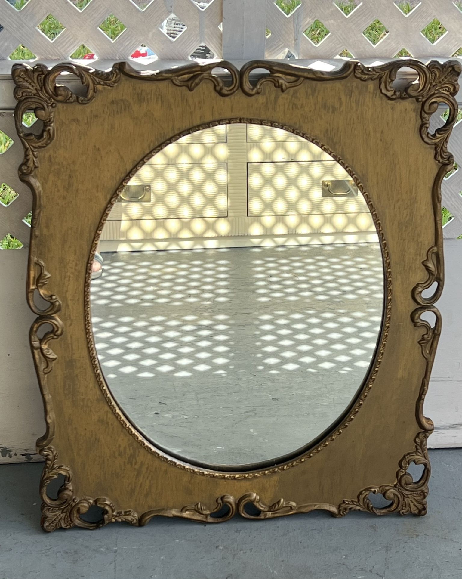 Vintage metal framed mirror! W21xH26”