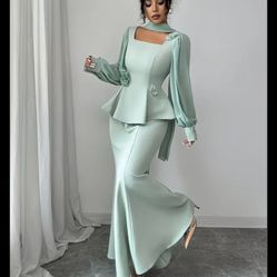 Woman’s 2 Piece Skirt Set Size 1X (US 14) NEW, NEVER BEEN WORN