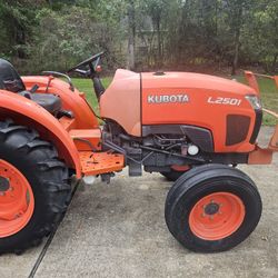 Kubota L2501F Tractor 