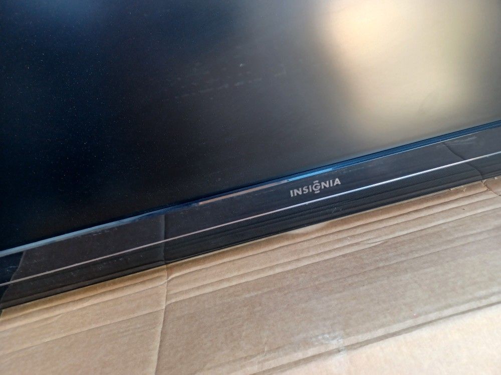 42 INCH. INSIGNIA LCD HDTV