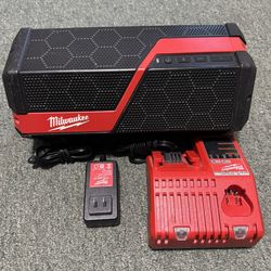 Milwaukee M12/M18 Cordless Speaker