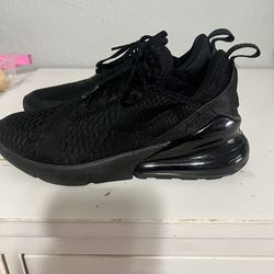 Nike 270  SIZE 6