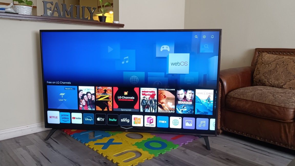 SMART TV 65" INCHES --LG--4K ULTRA HD --2022