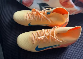 Soccer cleats