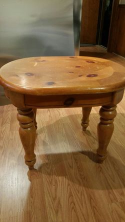 Solid Wood End/Bedside Table