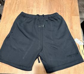 Black essential shorts large