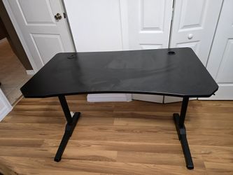 Gaming Desk And Chairs