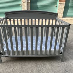 Craco Baby/Toddler Crib And Mattress 