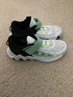 Nike Boys Size 1 Basketball Shoes