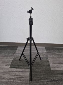 Extendable Portable Light Stand 79’ -  Black, in  Perfect Condition