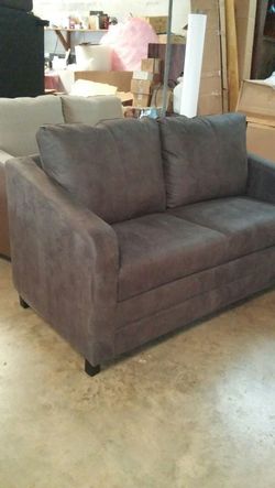 SET sofa 3 pc. NEWW. NEVER USED.. free round ottoman