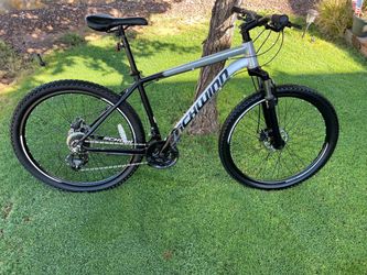 27.5” Mountain Bike SCHWINN Excellent Condition!!
