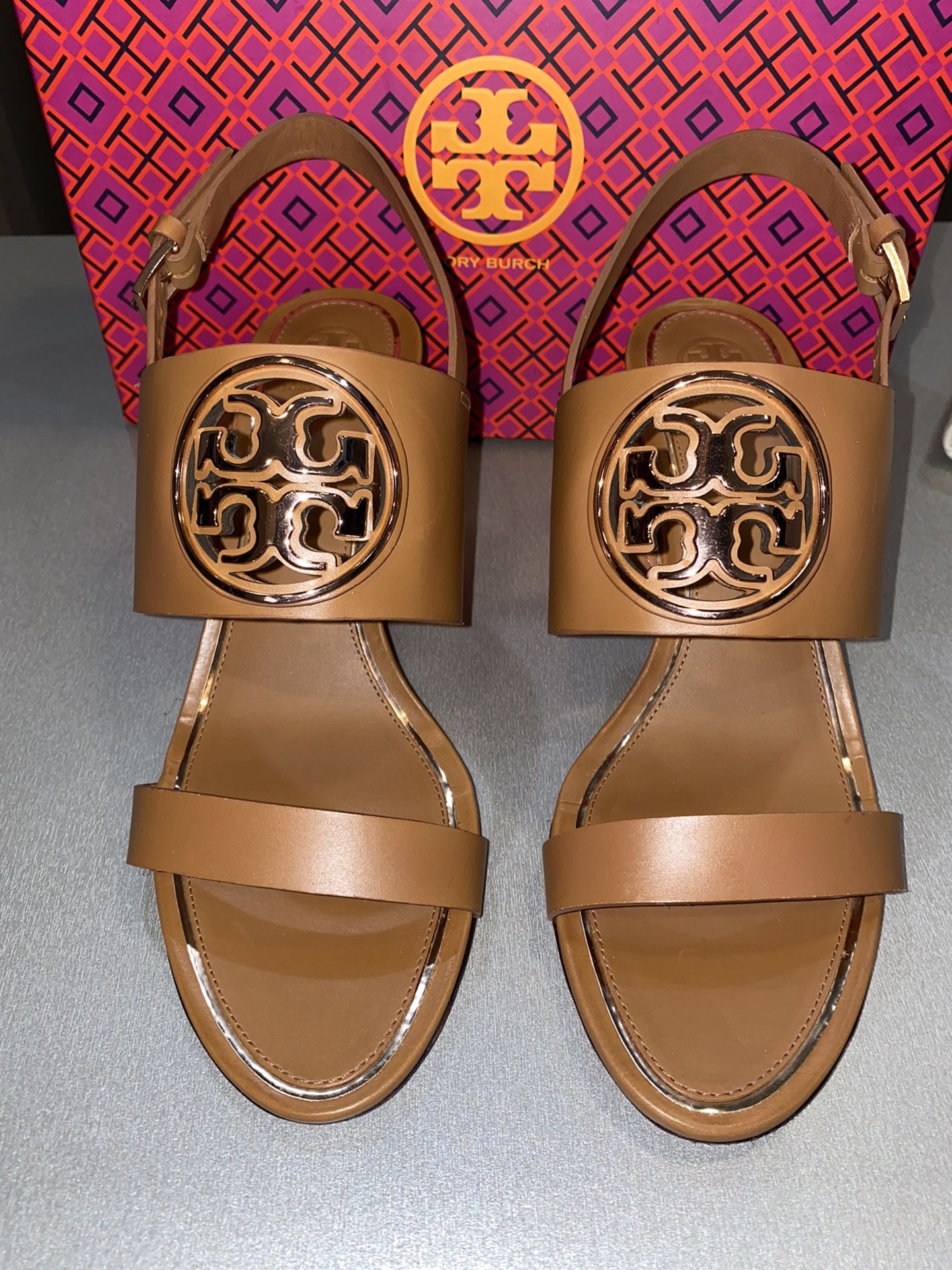 Women's Size 10 Tory Burch Sandals for Sale in Wellington, FL - OfferUp