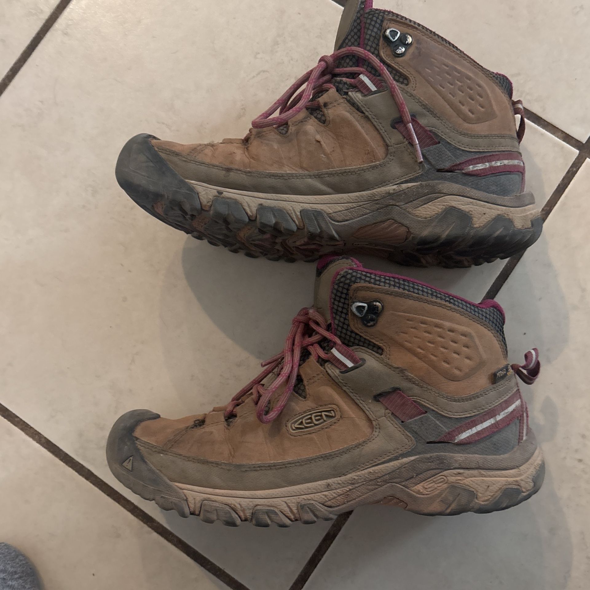 Keen Woman Hiking Boots