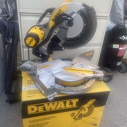 DEWALT 15 Amp Corded 12 in. Compound Double Bevel Miter Saw