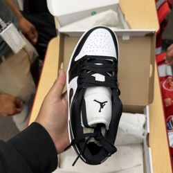 WOMEN AIR JORDAN 1 LOW