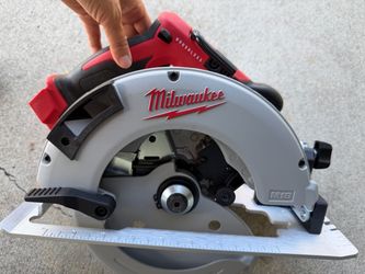 Milwaukee M18 circular saw