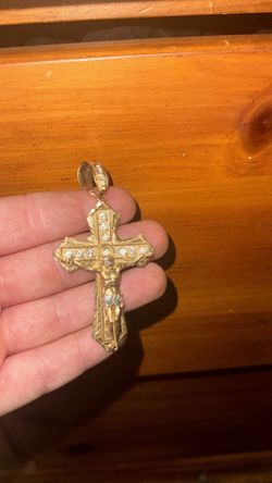 Gold cross pendent 10k