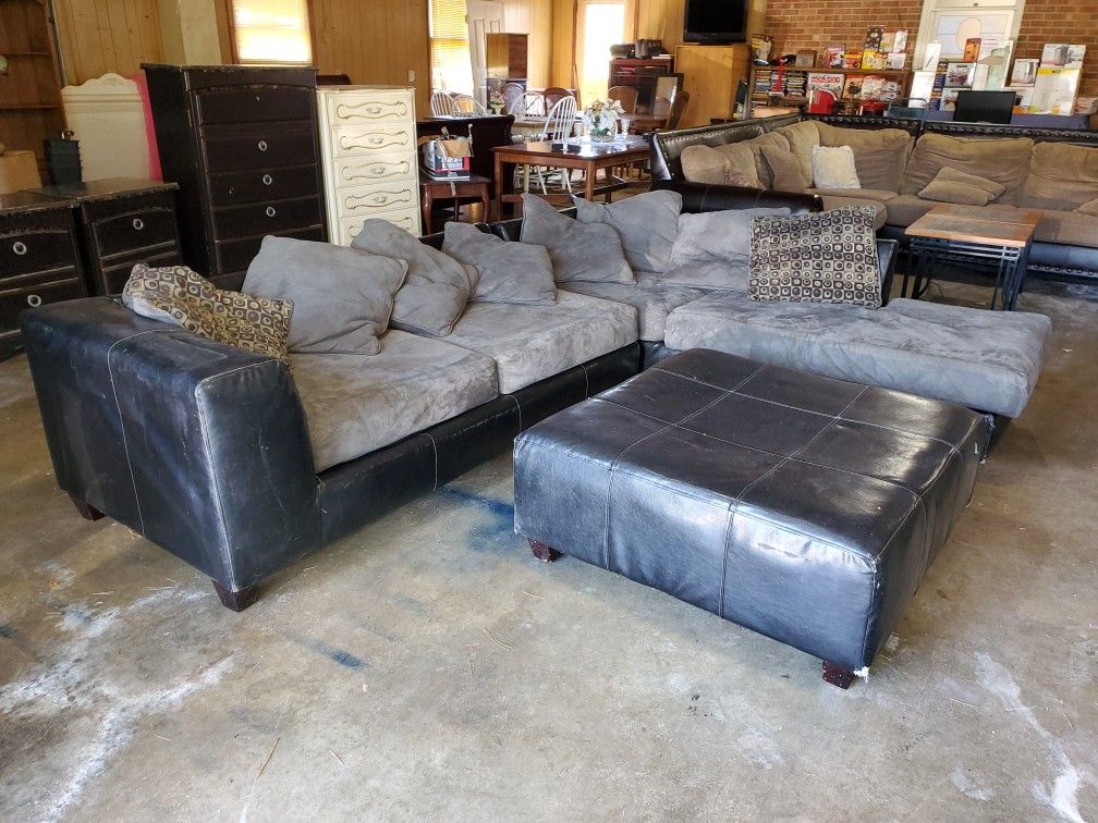 Sectional couch with ottoman