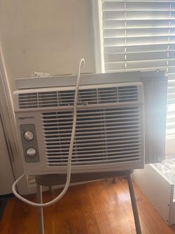 Amazon Basics Window Air Conditioner